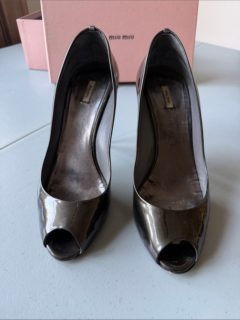 MIU MIU Charcoal Grey Patent Leather Peep-Toe Pumps Heels Size 38.5 8.5